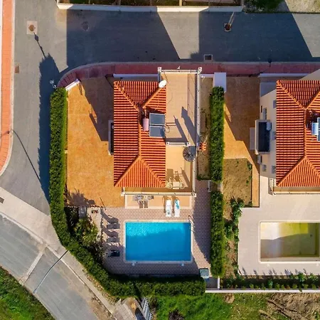 Green Valley 3 * Λατσί